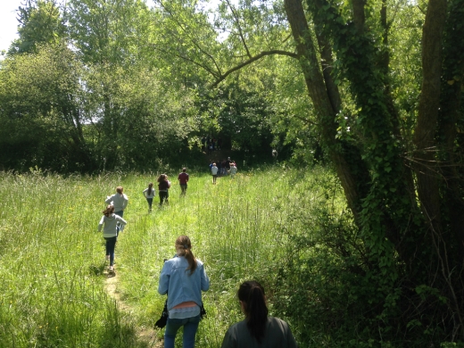 Nous sommes l'Orne. Explorations sensibles de la vallée par les enfants